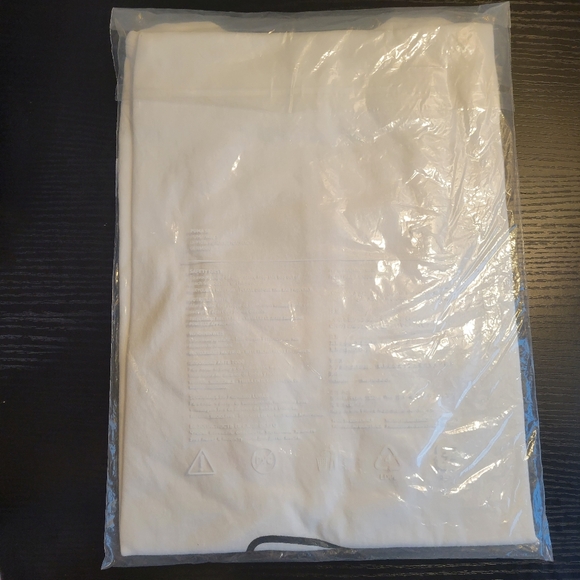 NWT Puma Graphic Sneaker Hang T-Shirt White L - Picture 3 of 6